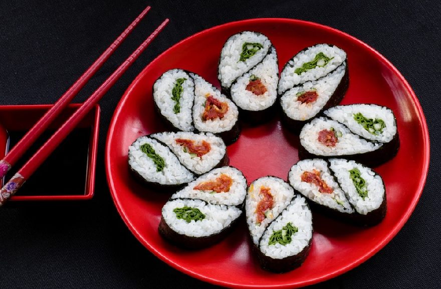 Leckeres Sushi wie beim Bistro Kombu mit leckeren japanischen Essen in Düsseldorf